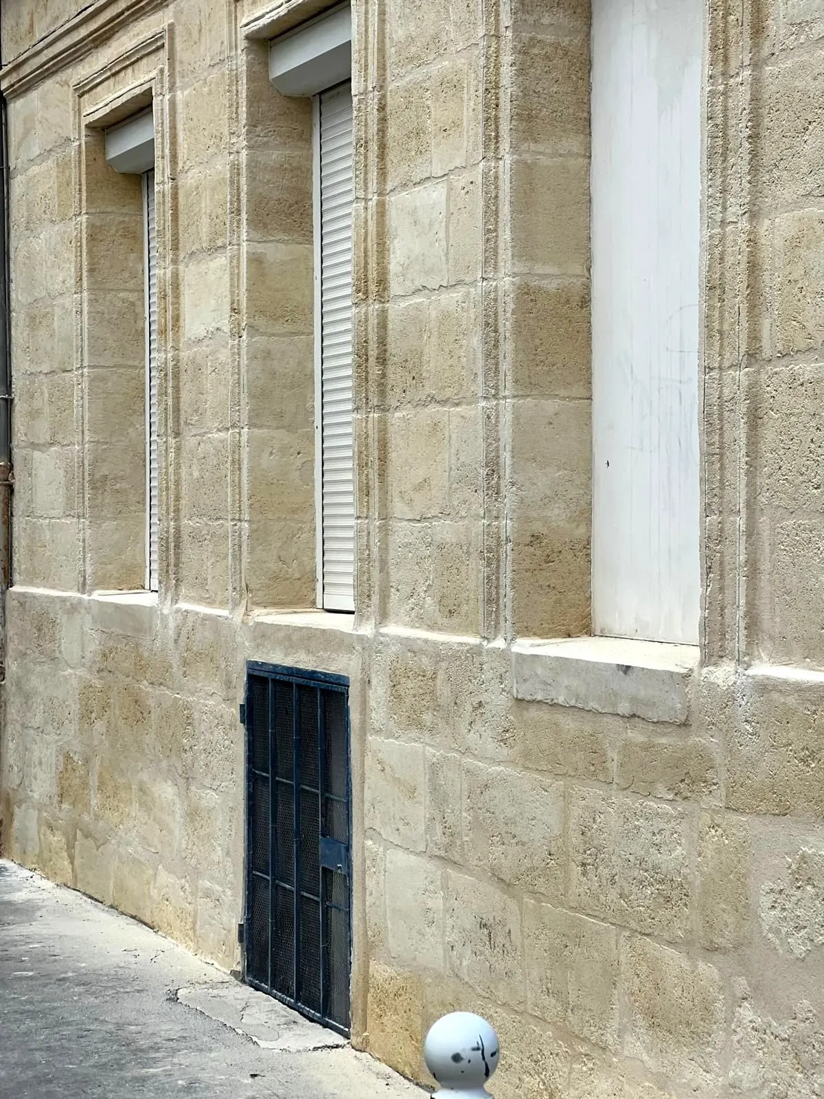 Façade en pierre de Bordeaux rénovée